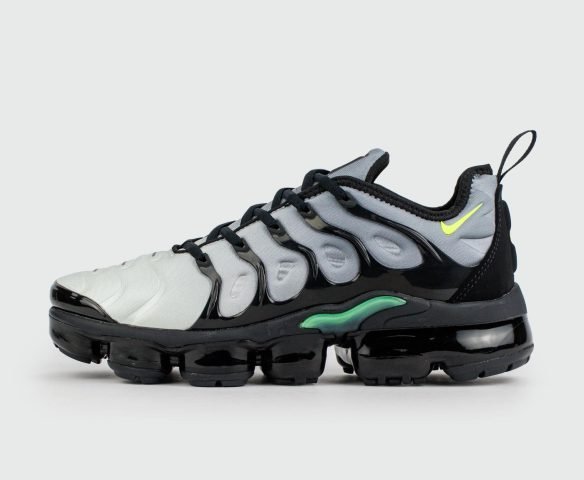 Air vapormax plus grey and black hotsell